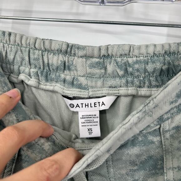 Athleta Farallon Shorts in Fog Camo Coast High Rise - Picture 3 of 6